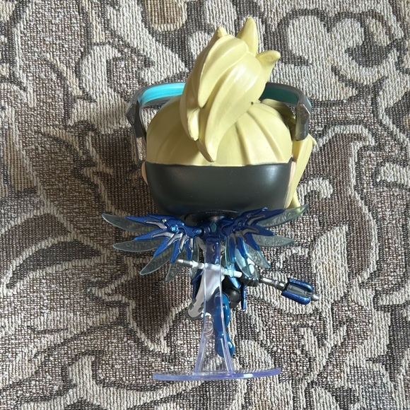 Funko Pop! Overwatch Mercy (Cobalt) Game Stop Exclusive #304 - Picture 4 of 7